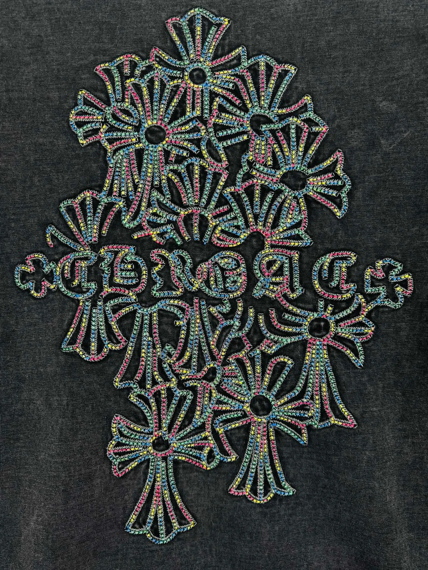 P260 ch high version Chrome Hearts 2025 new autumn and winter cross patch washed spray-painted long-sleeved T-shirt, fabric: 26 double yarns, 320 grams weight, Angra red thread weaving, heavy wash water➕fried color + spray-paint Printing process: colorful embroidery, secondary color spray-paint process Color: gray, red Size: S M L XL Style number: 5178